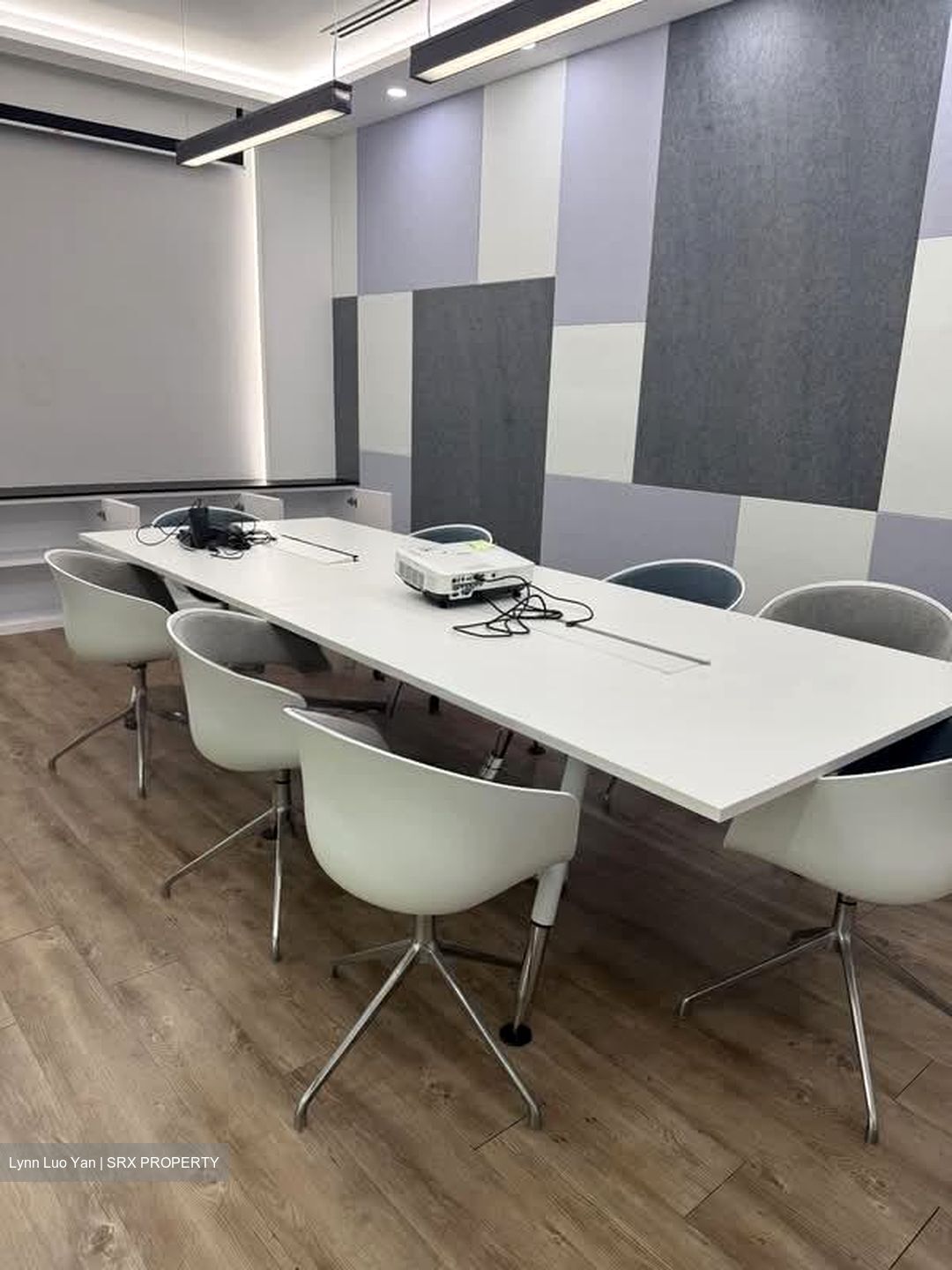 The Central (D1), Office #585377881